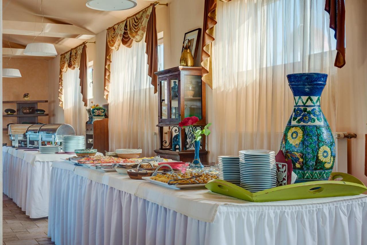 Club Insieme Grand Resort Potlogi Exteriér fotografie