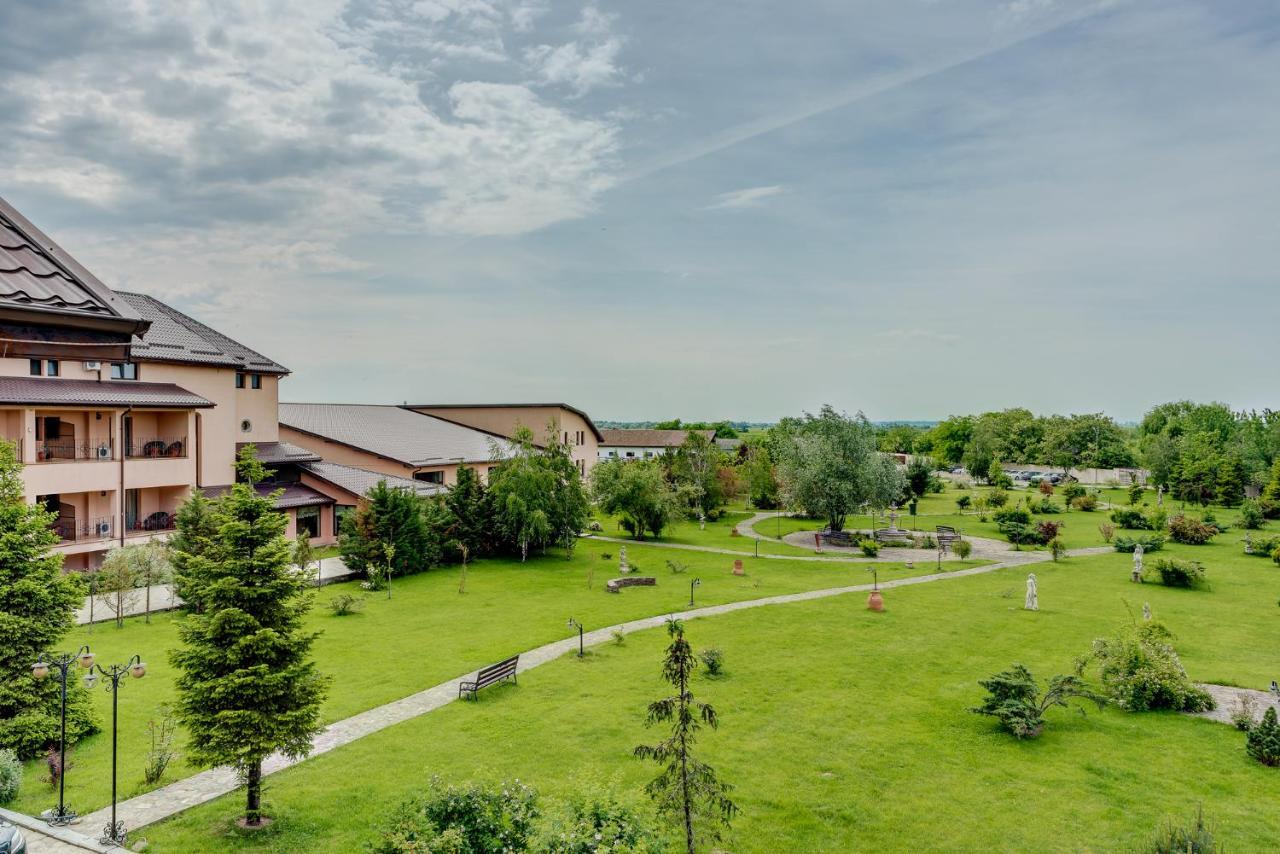 Club Insieme Grand Resort Potlogi Exteriér fotografie