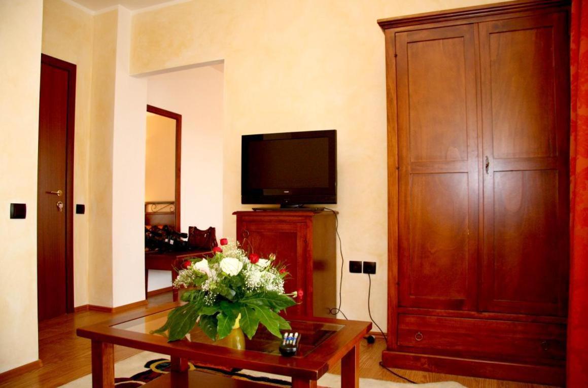 Club Insieme Grand Resort Potlogi Pokoj fotografie