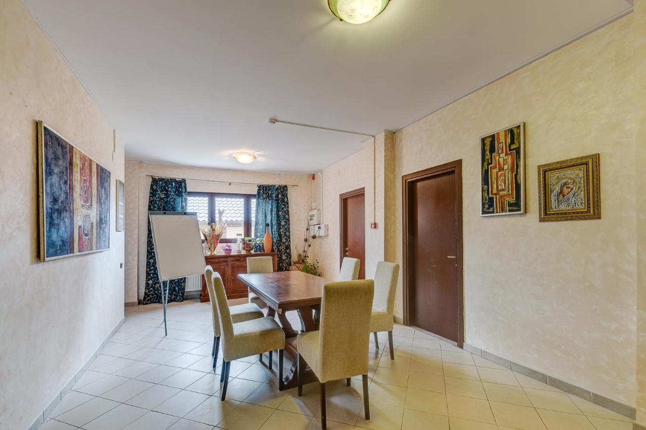 Club Insieme Grand Resort Potlogi Exteriér fotografie