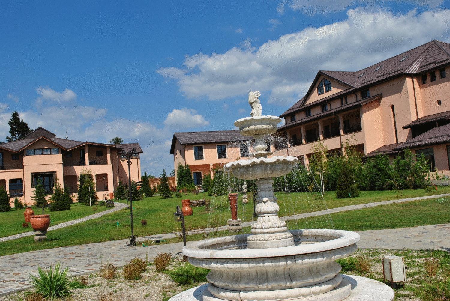 Club Insieme Grand Resort Potlogi Exteriér fotografie