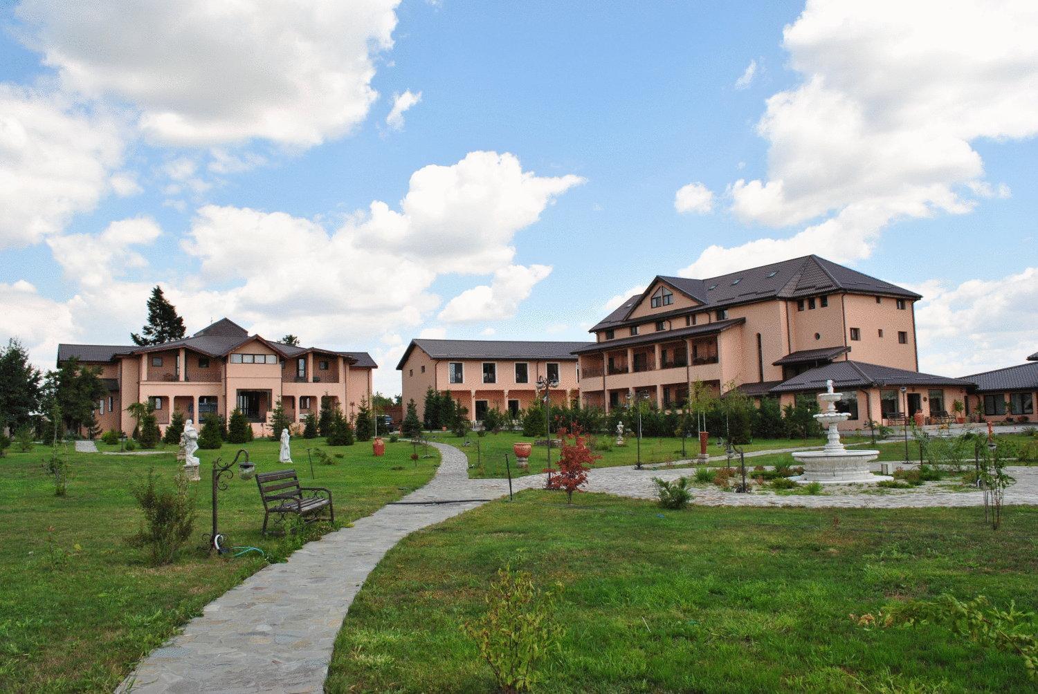 Club Insieme Grand Resort Potlogi Exteriér fotografie
