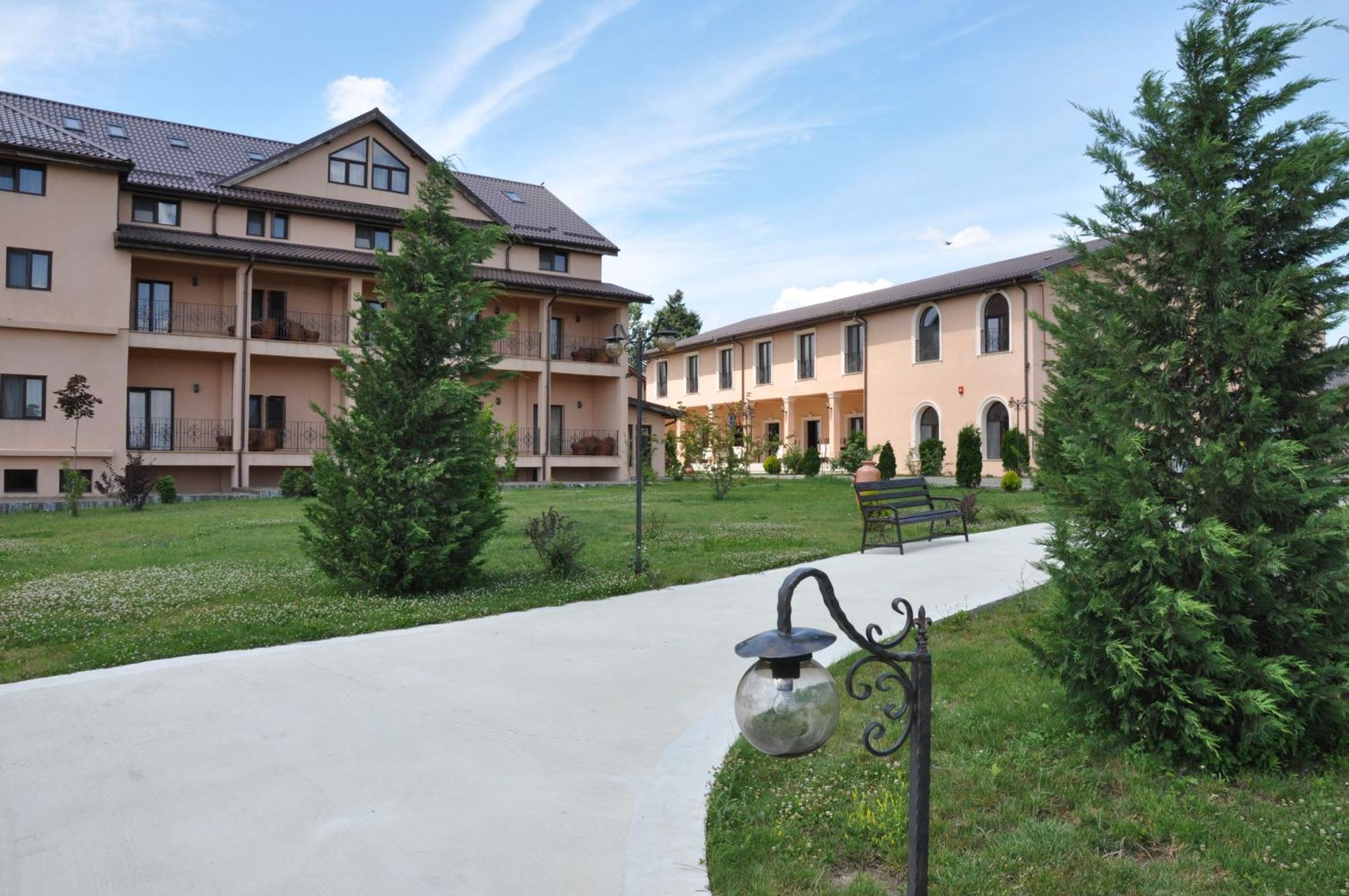 Club Insieme Grand Resort Potlogi Exteriér fotografie
